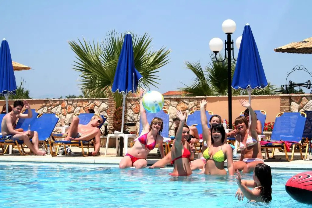 PARADISE APARTMENTS & SUITES