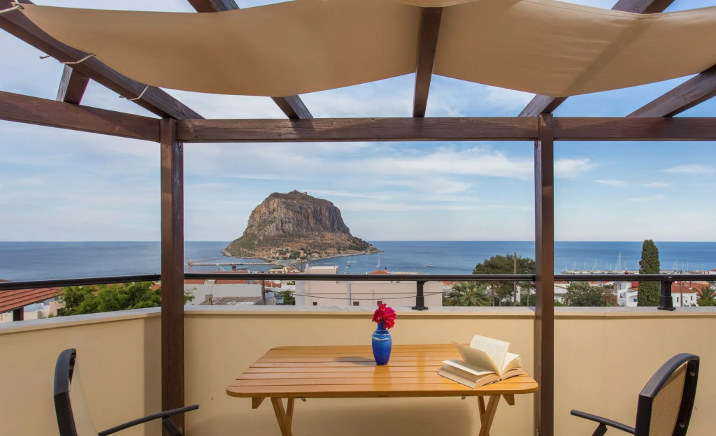 Malvasia Corner Studios - ex Romeos House