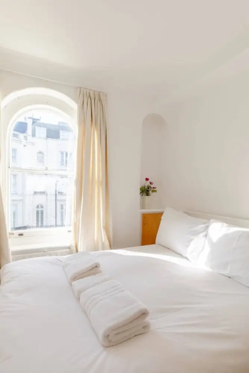 Spacious 1BD Flat 5 Mins to Paddington Station!
