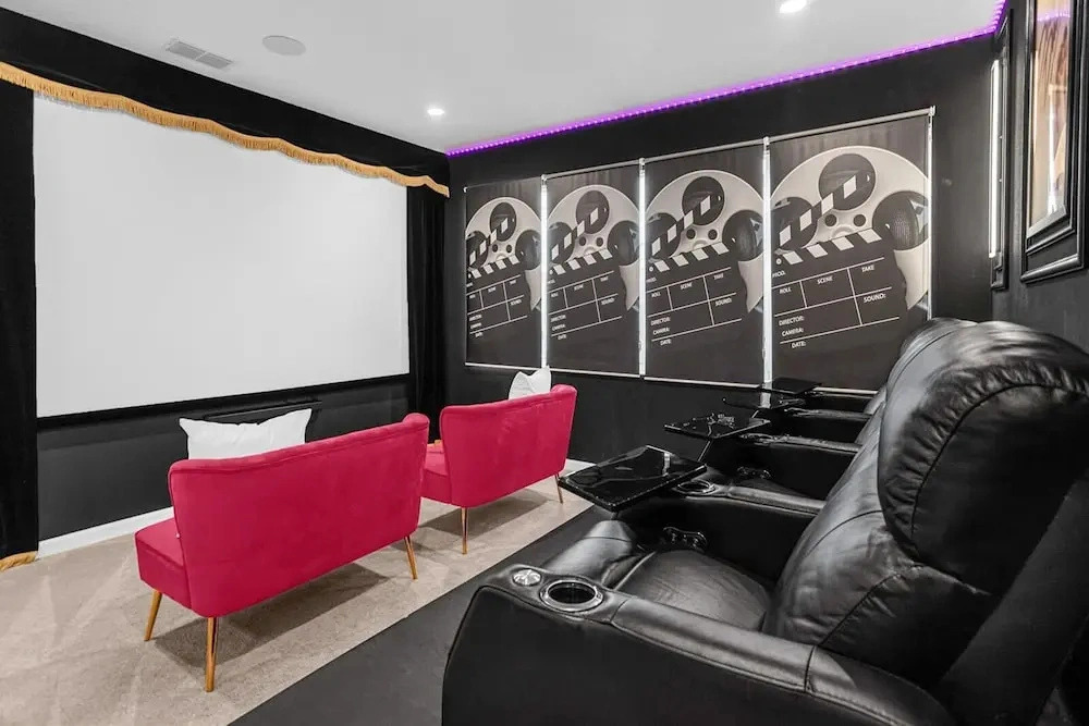 Upstay Mansion w Cinema, Games, Pool - Sleeps 24
