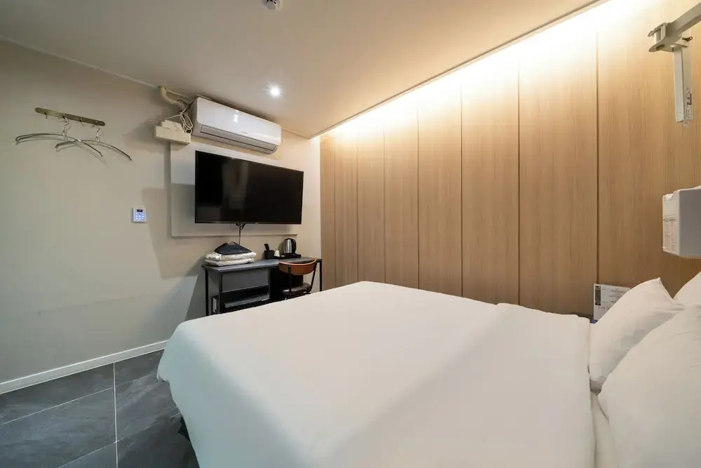 Mnlucky Hotel