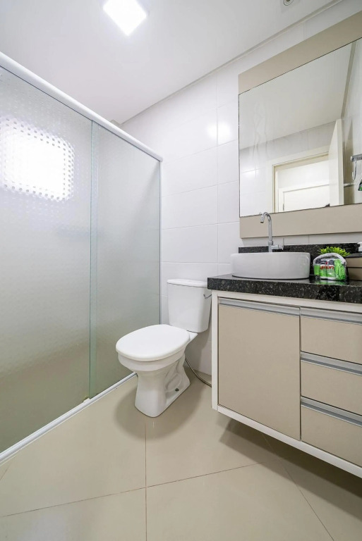 250 - Apartamento completo com 3 quartos em Santa Catarina próximo do mar