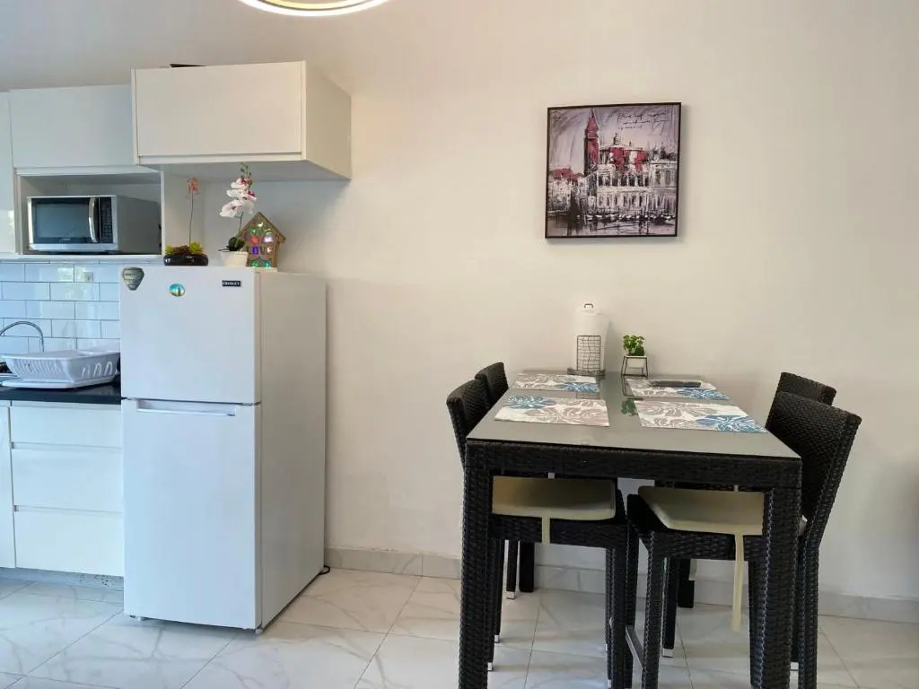 Lovely 2-bedroom Apartment in Venetian Road