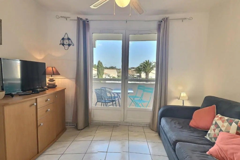 Studio cabine pour 4 personnes avec piscine commune