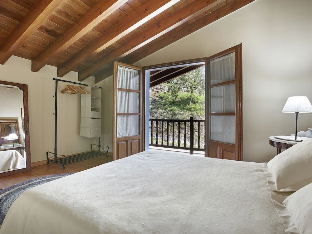 Beautiful Family House With Pool Near the Beach and the Mountains of Asturias
