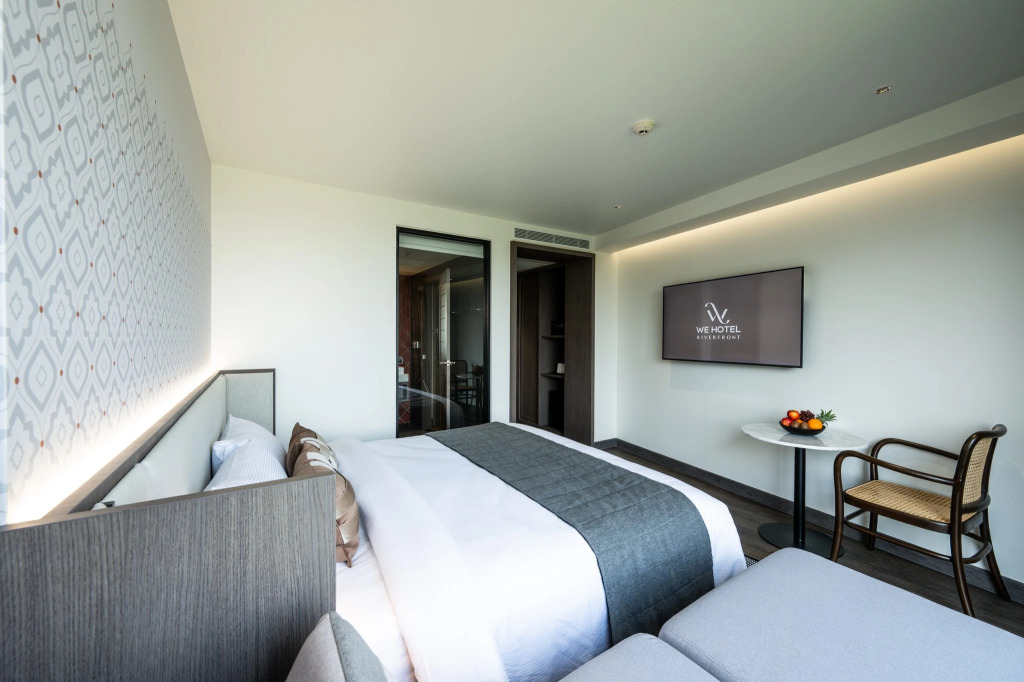 WE HOTEL RIVERFRONT