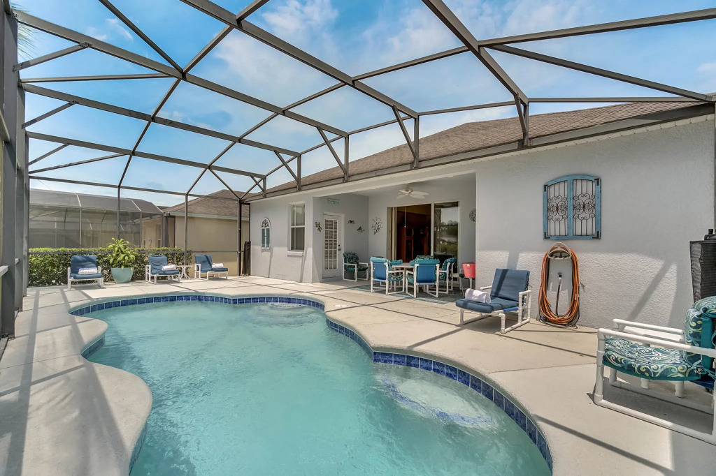 CP453TC - 4 beds pool home with game room, Davenport, US