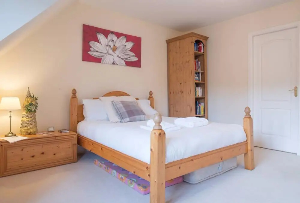 5 Bedroom House With Free Parking
