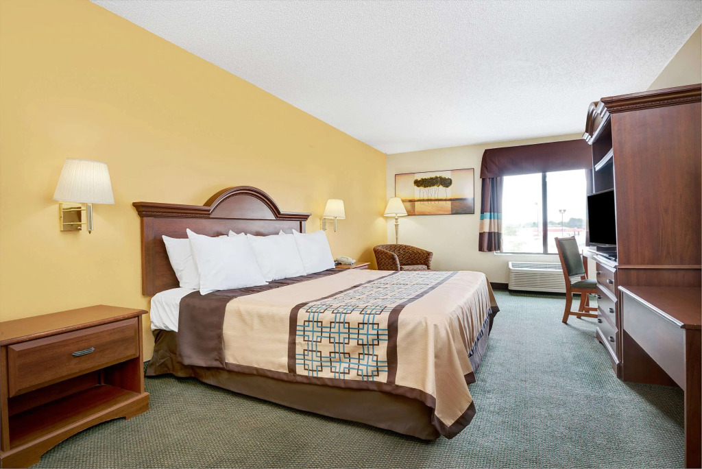 Days Inn by Wyndham Burlington East