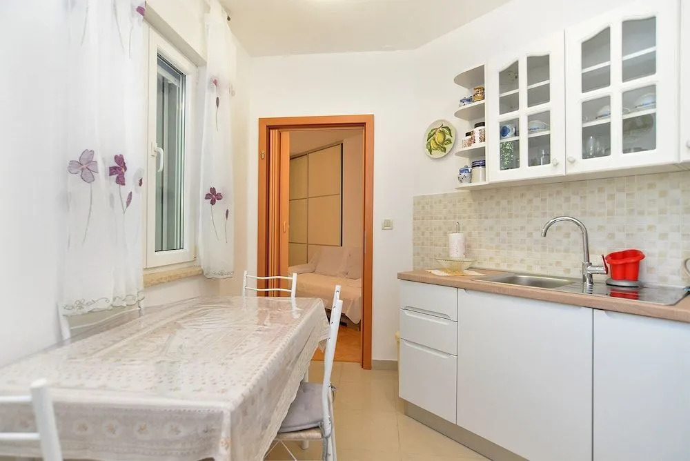 Apartment 1910