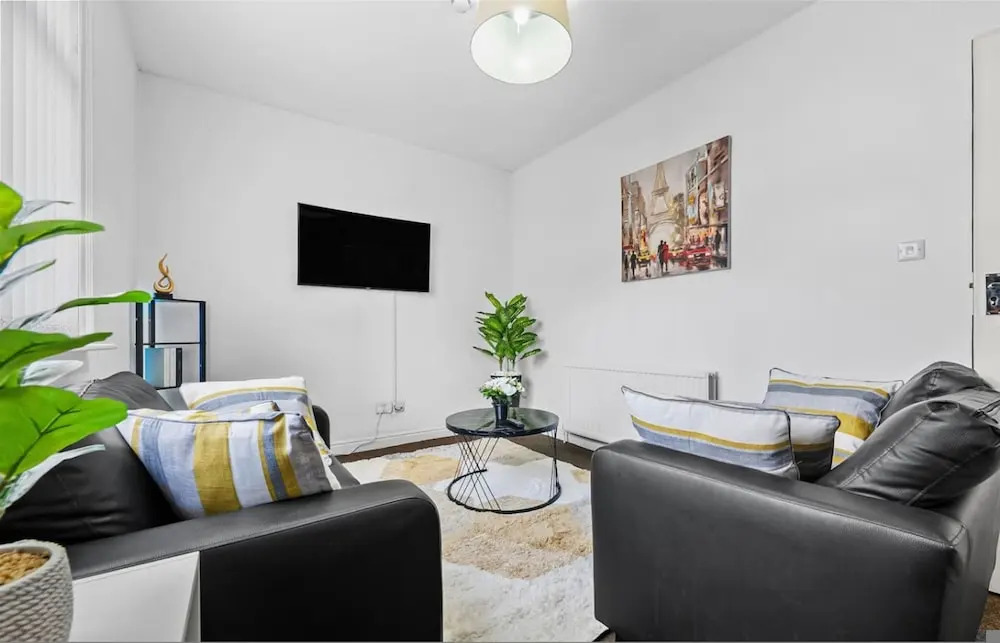 Leeds City Studio Stay Ensuite Kitchenette Street Parking