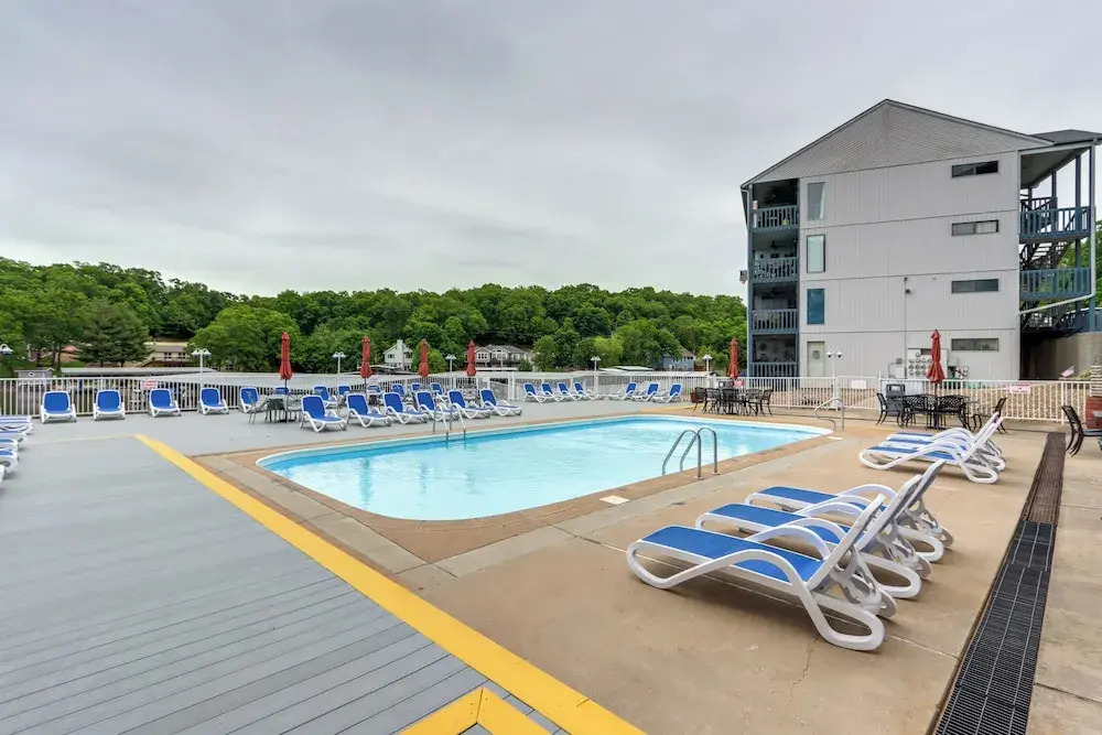Condo w/ Community Pool & Boat Ramp in Osage Beach