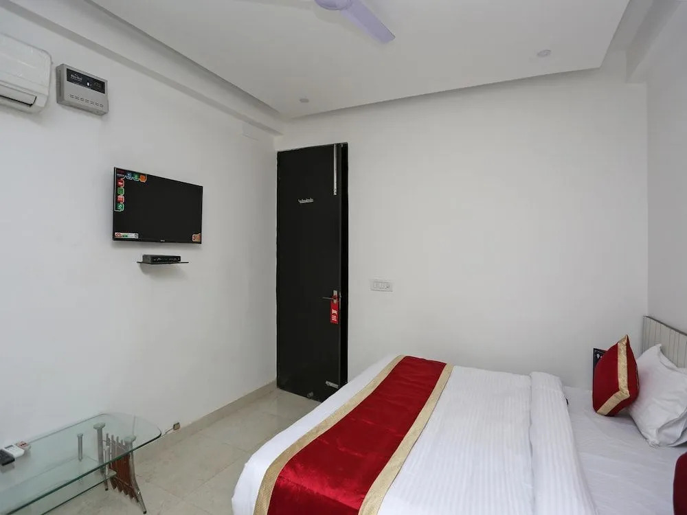 OYO 11953 Galaxy Residency
