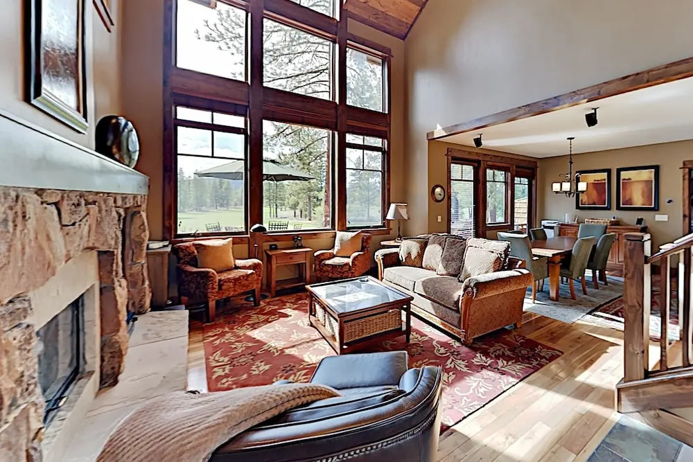 New Listing! All-suite Townhome W/ Deck & Hot Tub 3 Bedroom Townhouse
