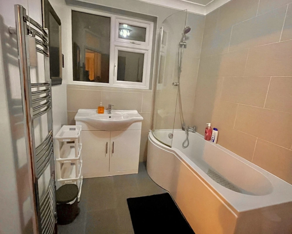 Comfy and Spacious 5-bed House in Cambridge