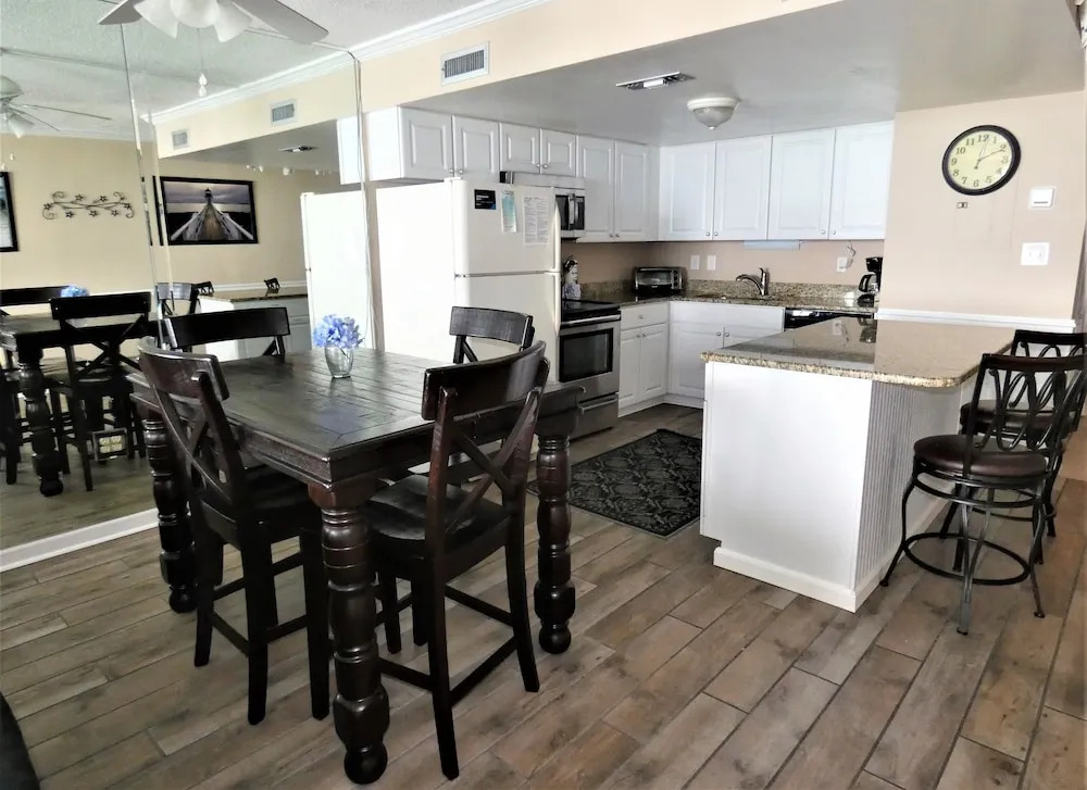 0807 Waters Edge Resort 1 Bedroom Condo by Redawning