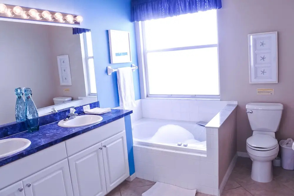 2959 4-bed Pool Home W/games Room & Water View!