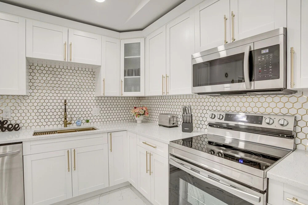 Roomy Largo Home w/ Screened Patio & Private Pool!