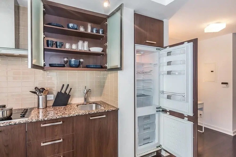 CN Tower & Lake View, Luxury Condo in Downtown