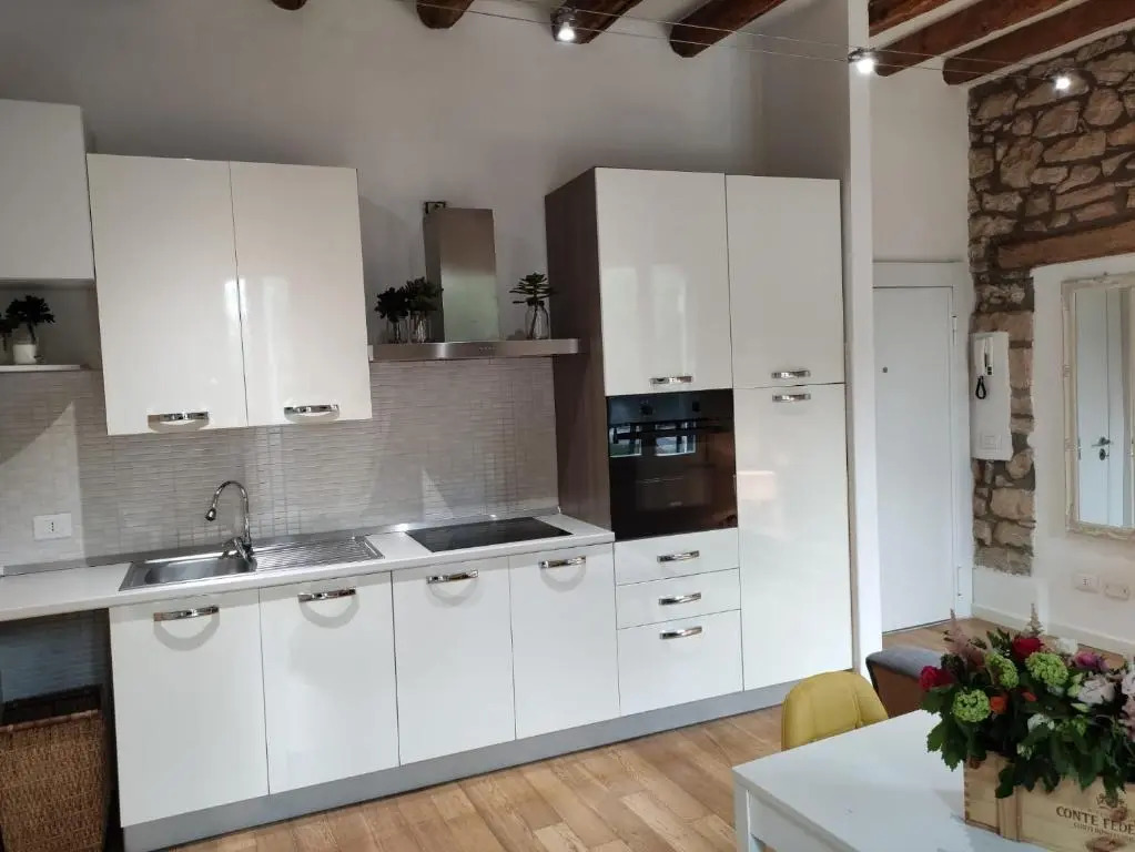 Appartamento grazioso in palazzina del 900: Verona