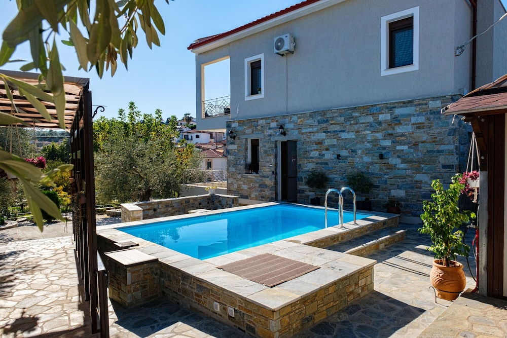 Effies Maisonette and Detached Studio
