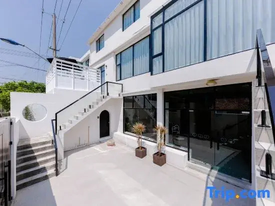 2nd-Home Hostel
