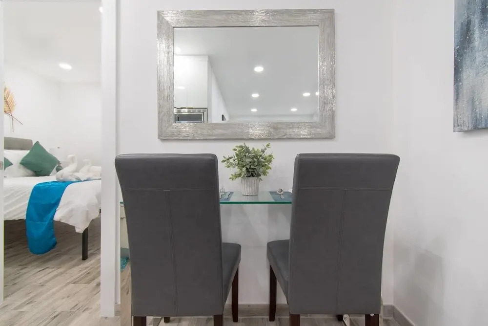 Newly Renovated 1 Bedroom Apt Designer Unit # 3