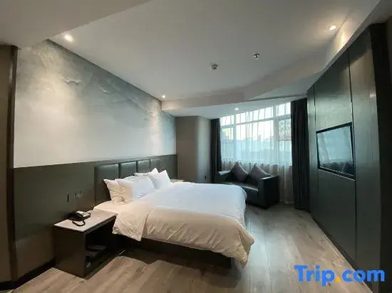 Starway Hotel (Ji'an People's Square Bailuzhou Academy Store)