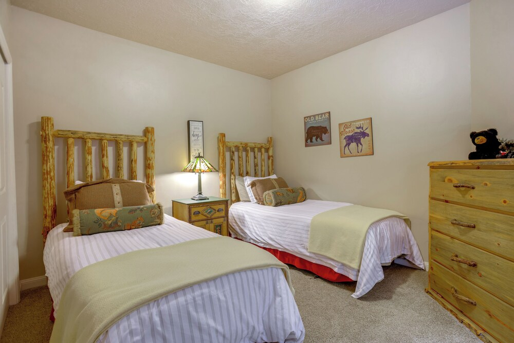 High-end Huntsville Condo w/ Private Hot Tub!