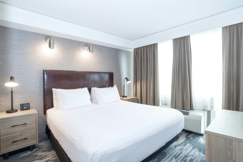 Sandman Signature Toronto Airport Hotel