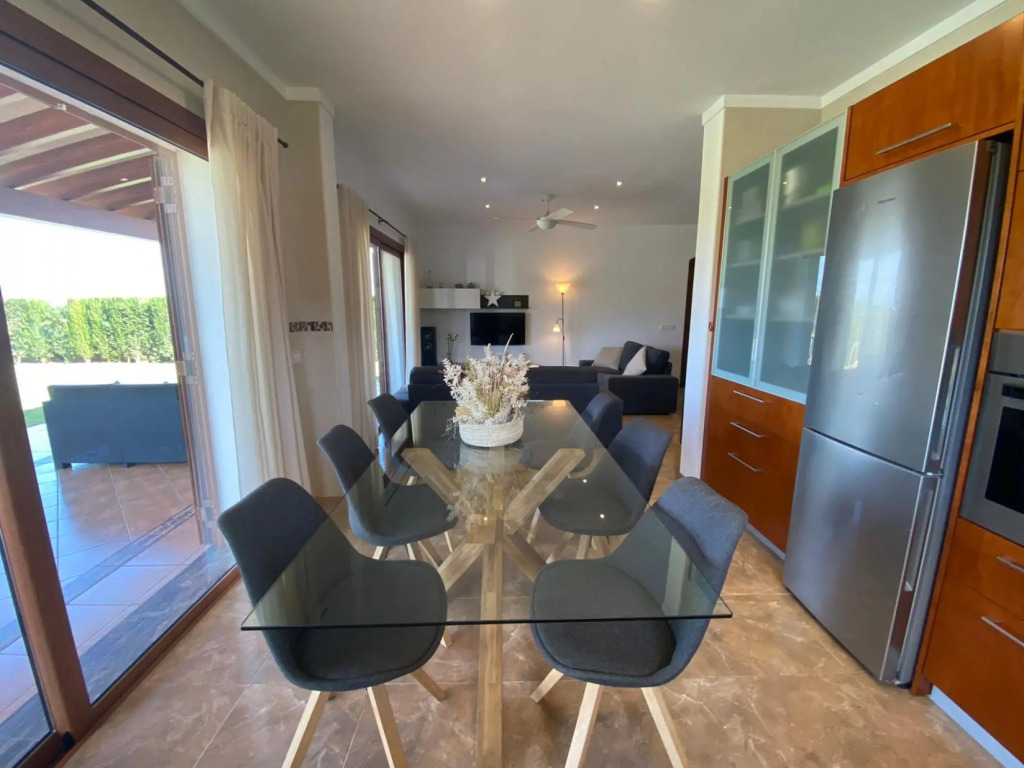 CAN BIEL Pool, garden,BBQ, free wifi, ping pong for 6