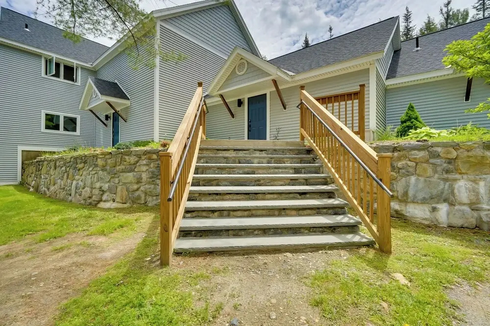 Ski-in/ski-out Magic Mountain Condo w/ Deck!