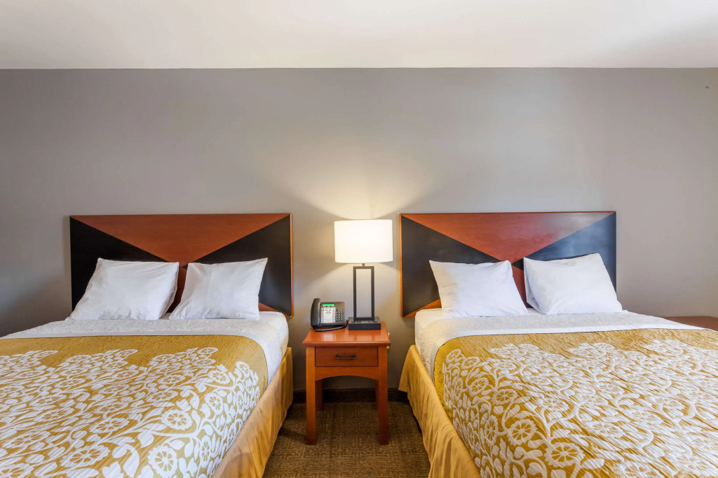 Days Inn & Suites by Wyndham Lancaster Amish Country