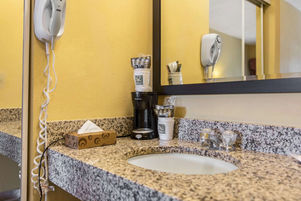 Quality Inn Calera I-65 exit 231
