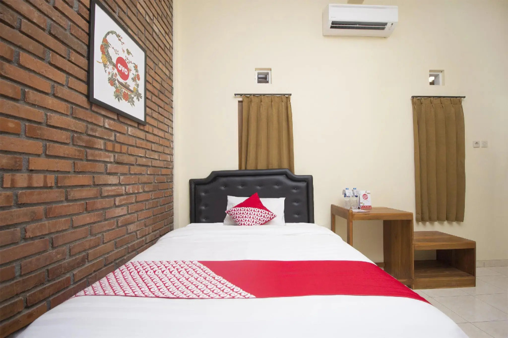 OYO 952 Annisa Syariah Guest House