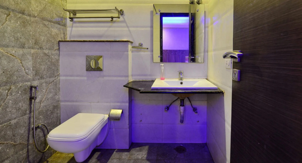 Hotel Emporio - Near New Delhi Railway Station - Paharganj