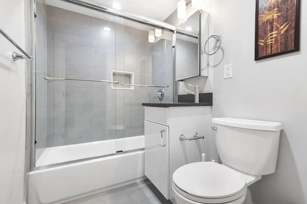 Luxury 2bd2bth apt near beach and port