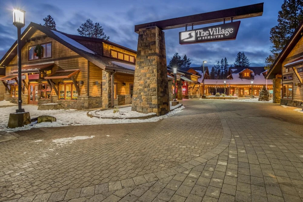 Tranquil Retreat with Outdoor Deck and Gas Fireplace - Inviting Haven