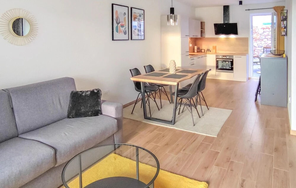 Beautiful Apartment in Cres With Wifi and 1 Bedrooms