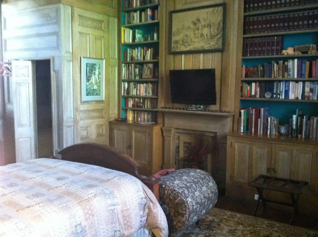 Corners Mansion Inn - A Bed and Breakfast