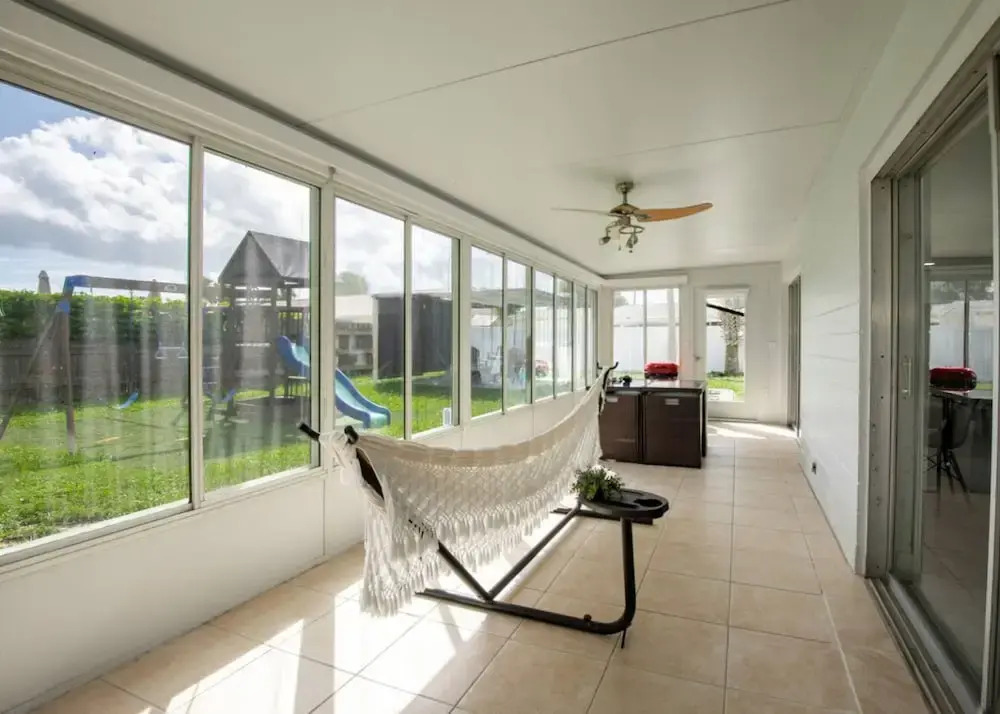 Riverside Retreat w Fireplace
