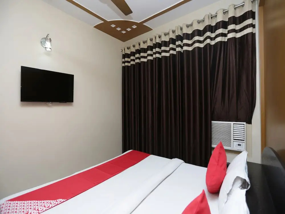 OYO 13388 Hotel Virgo