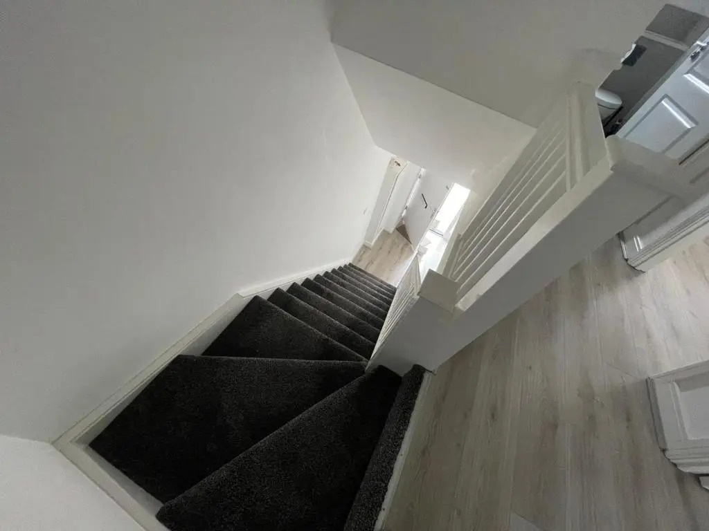 Modern Room With Huge Bed - Walk to City Centre!