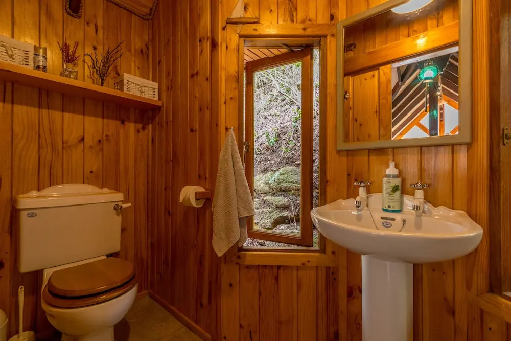 Ballots Bay Treehouse by HostAgents