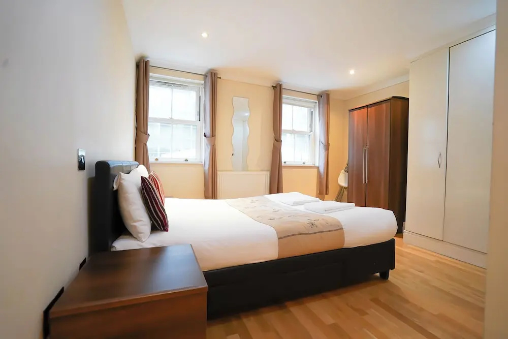 Cosy 2-bed 2 Bathroom Apartment in London