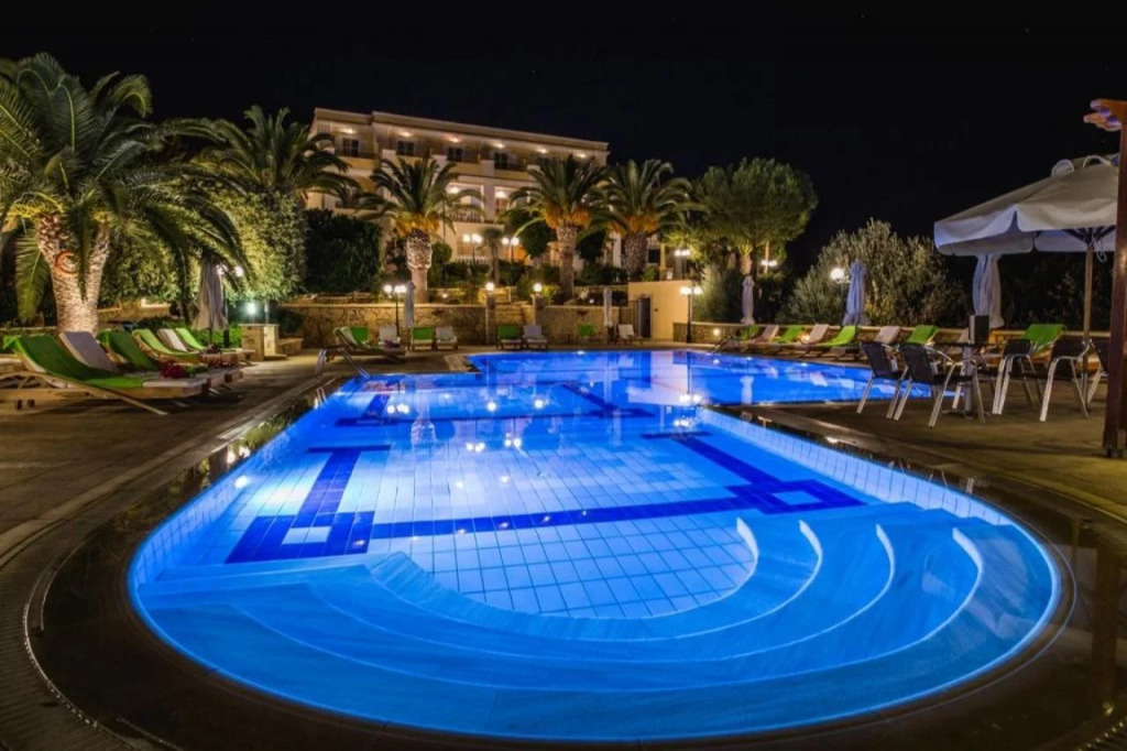 Crithonis Paradise Hotel