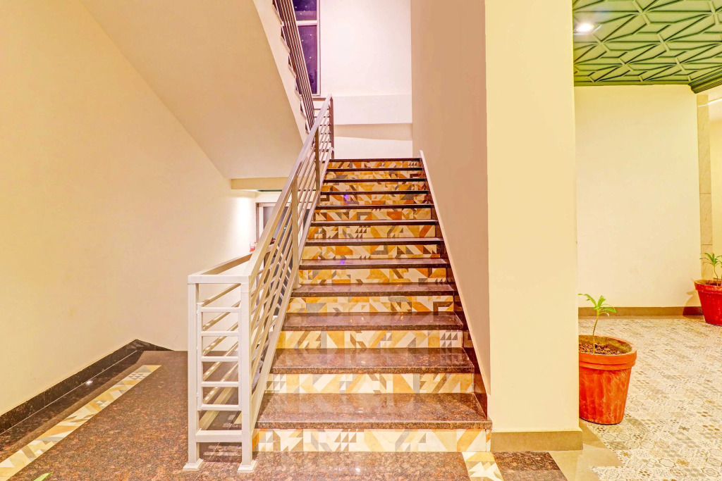 Townhouse Oak Patel Nagar Dehradun Railway Junction