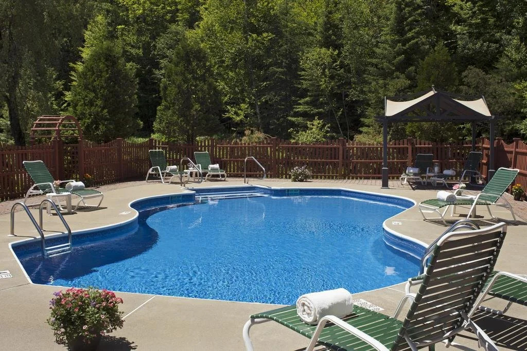 Friends Lake Inn