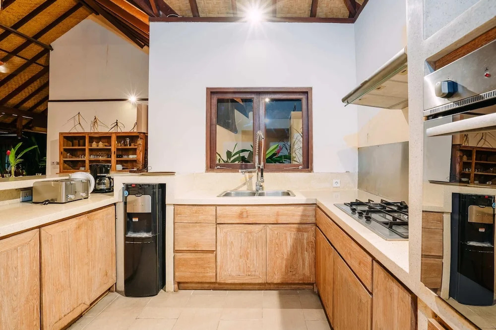 Villa Cira - 5BR Spacious Private Villa with Pool in Seminyak