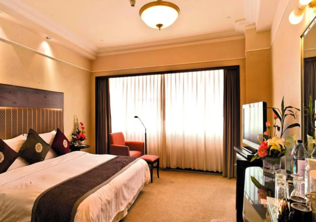 Howard Johnson Ginwa Plaza Hotel